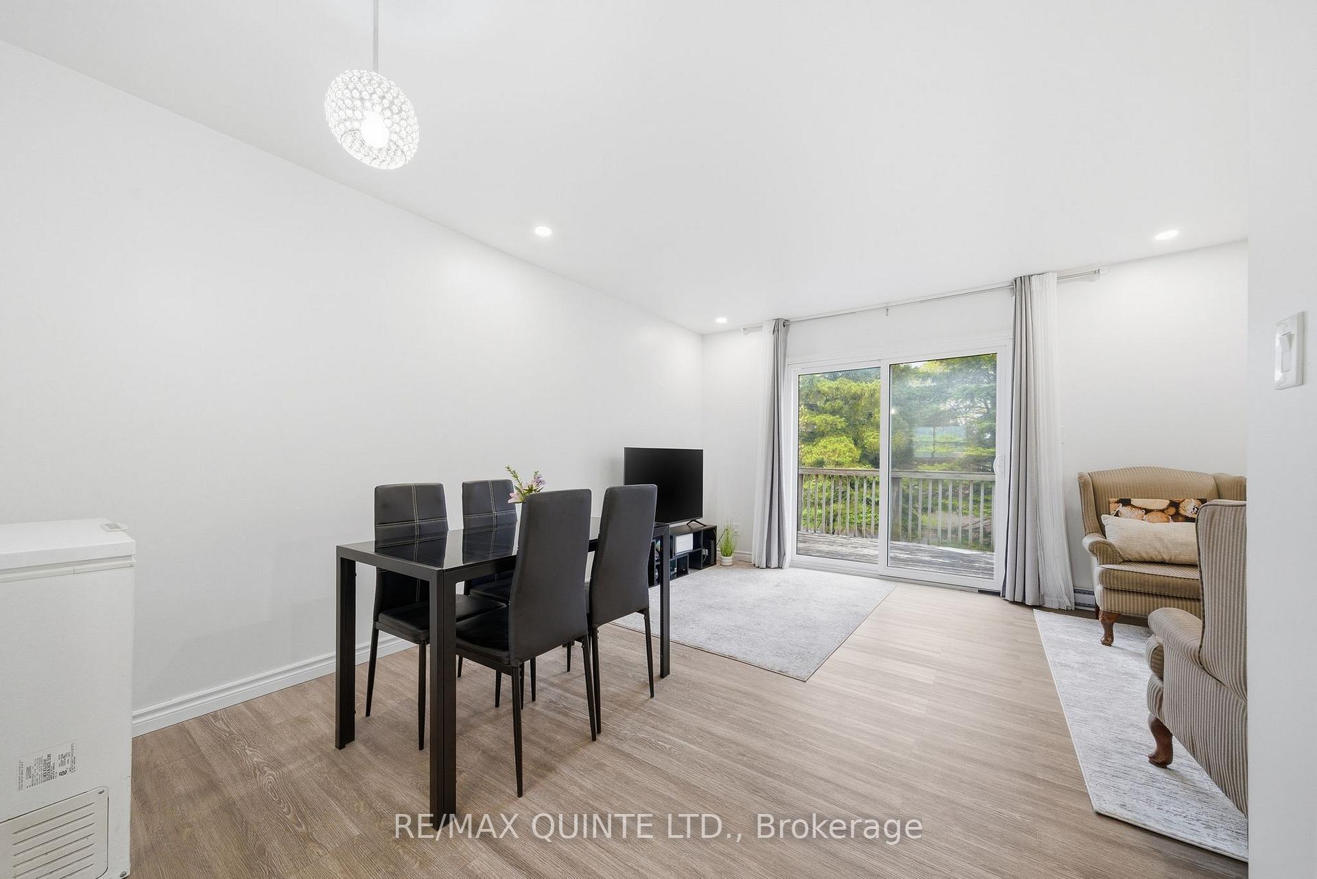 Photo 8 of Unit 2, 99 Dunnett Boulevard, Belleville, Belleville Ward — HOMEH