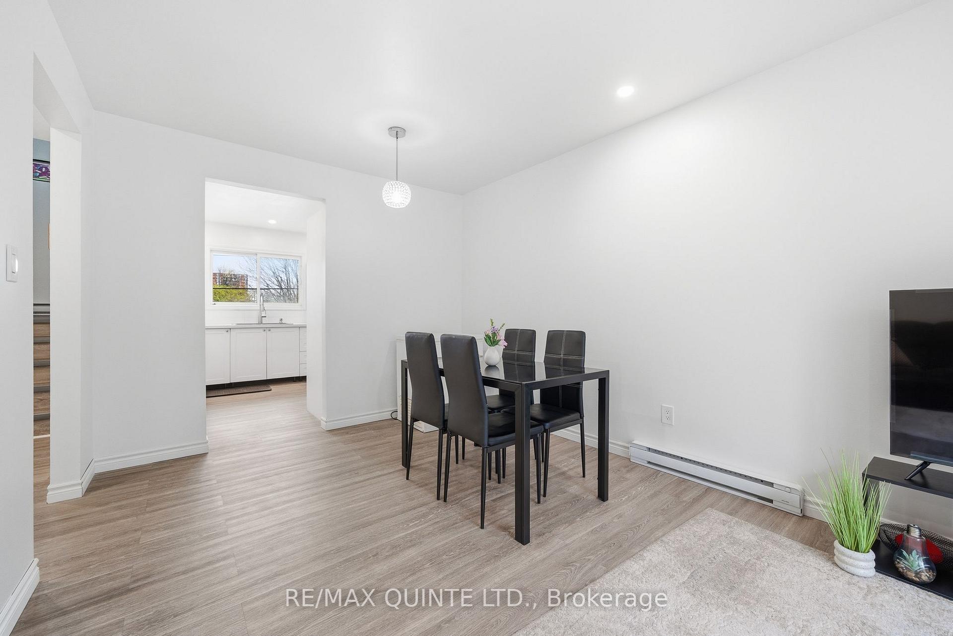 Photo 9 of Unit 2, 99 Dunnett Boulevard, Belleville, Belleville Ward — HOMEH