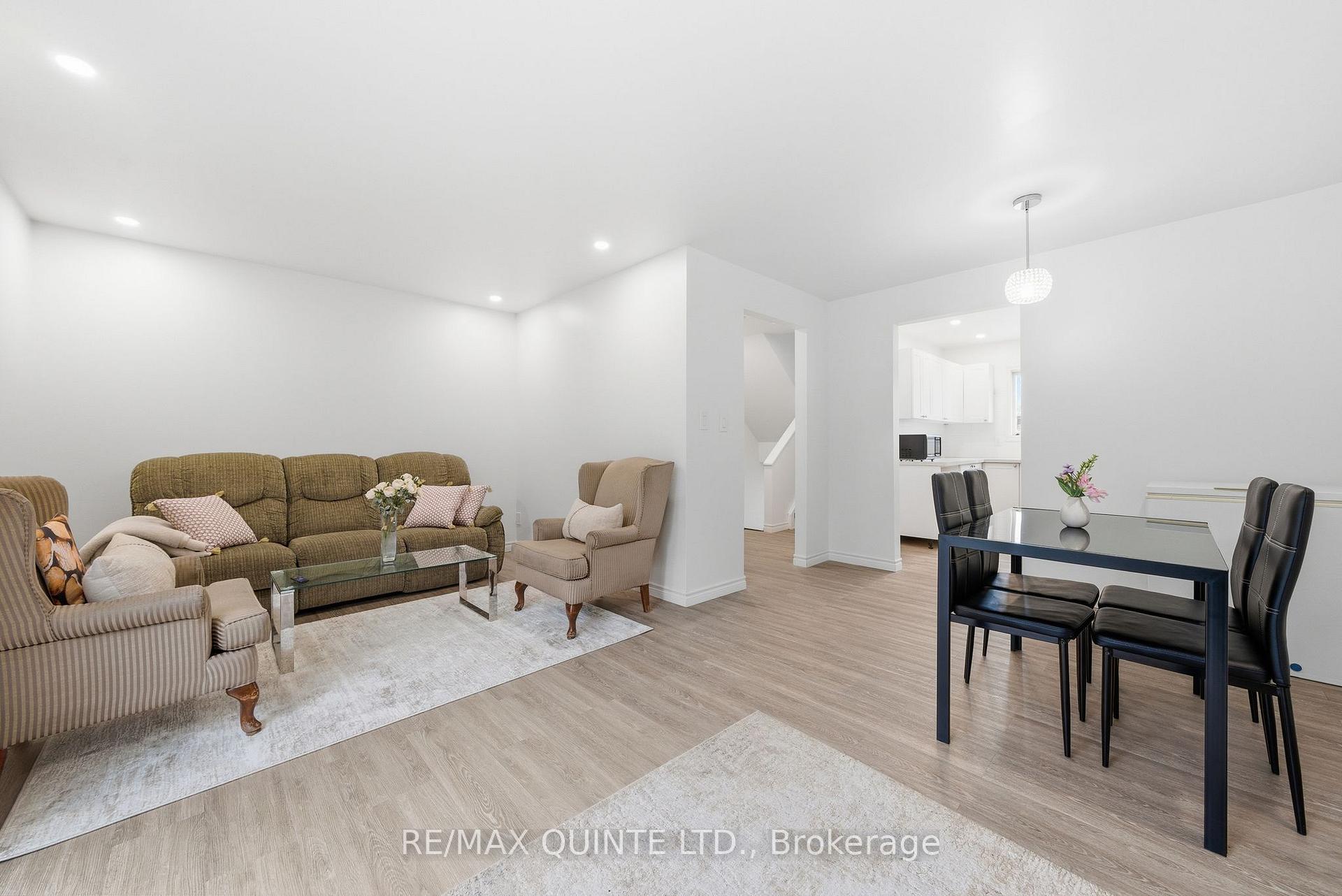 Photo 11 of Unit 2, 99 Dunnett Boulevard, Belleville, Belleville Ward — HOMEH