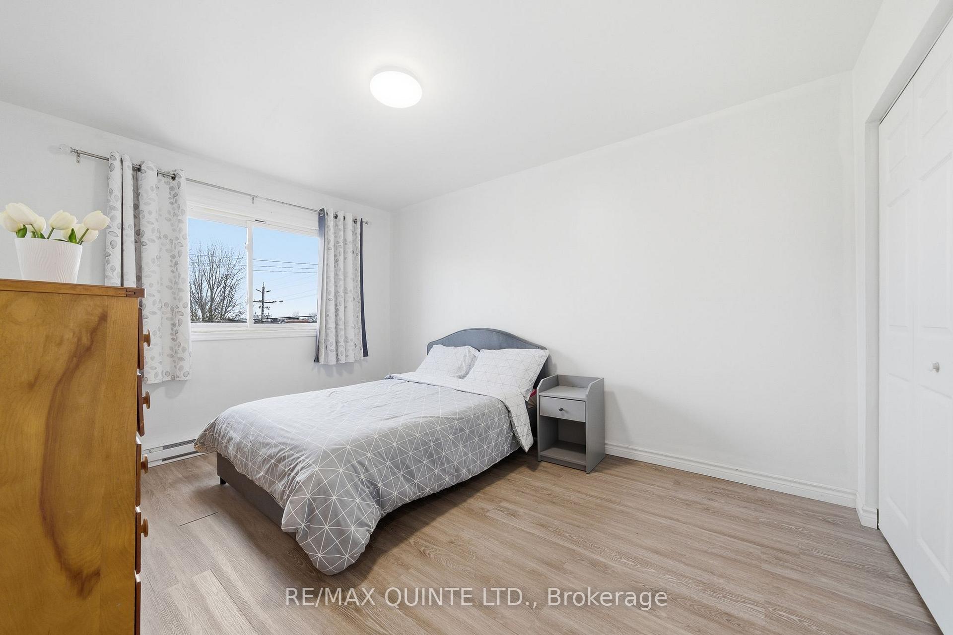 Photo 12 of Unit 2, 99 Dunnett Boulevard, Belleville, Belleville Ward — HOMEH