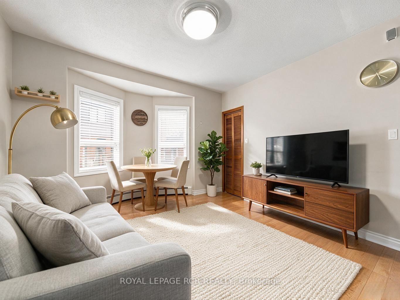 Photo 5 of 966 Shaw Street, Toronto, Dovercourt-Wallace Emerson-Junction — HOMEH