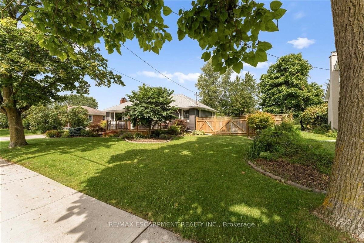 Photo 3 of 721 Broadway Street, Welland, Broadway — HOMEH
