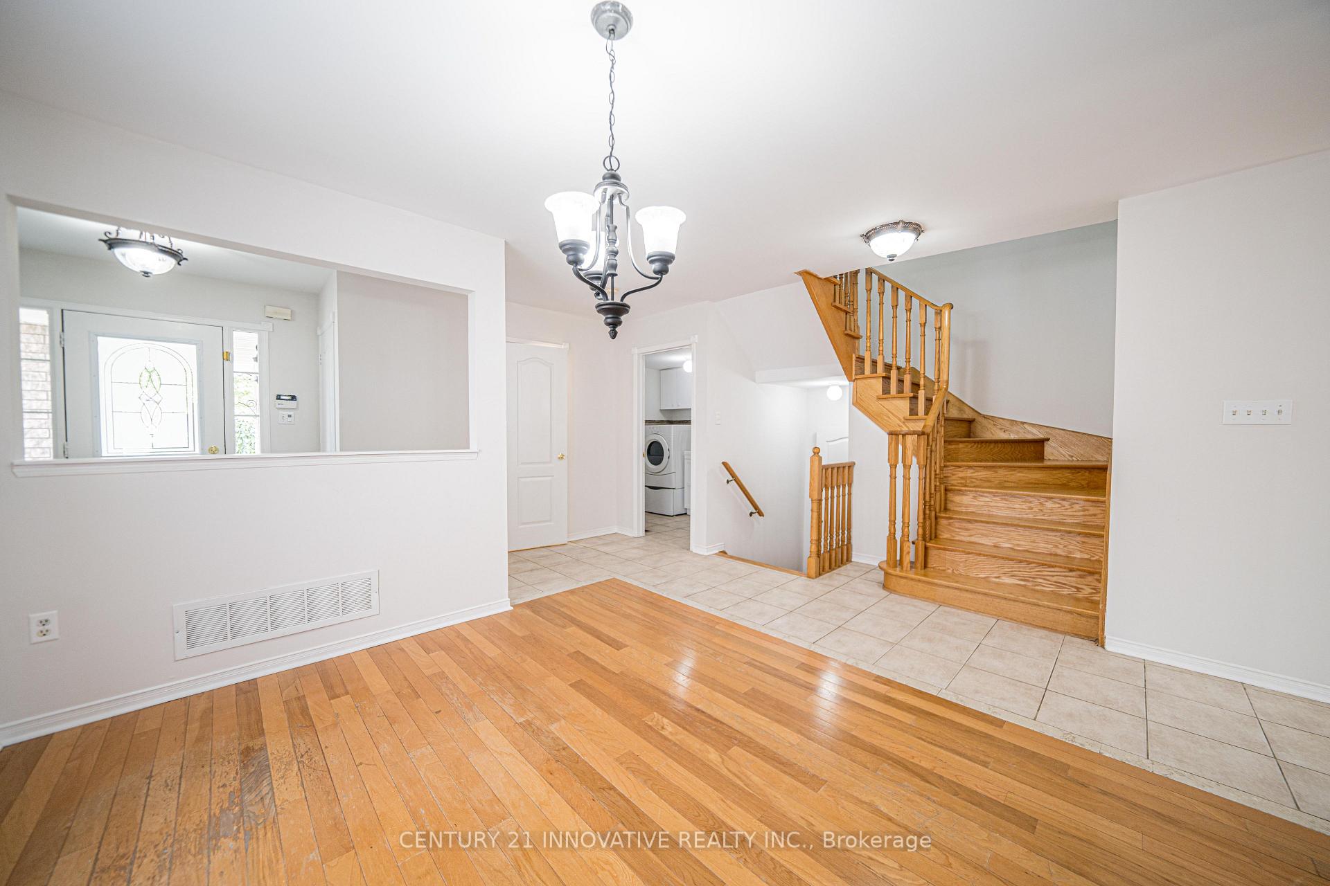 Photo 7 of 117 Raintree Crescent, Richmond Hill, Oak Ridges — HOMEH