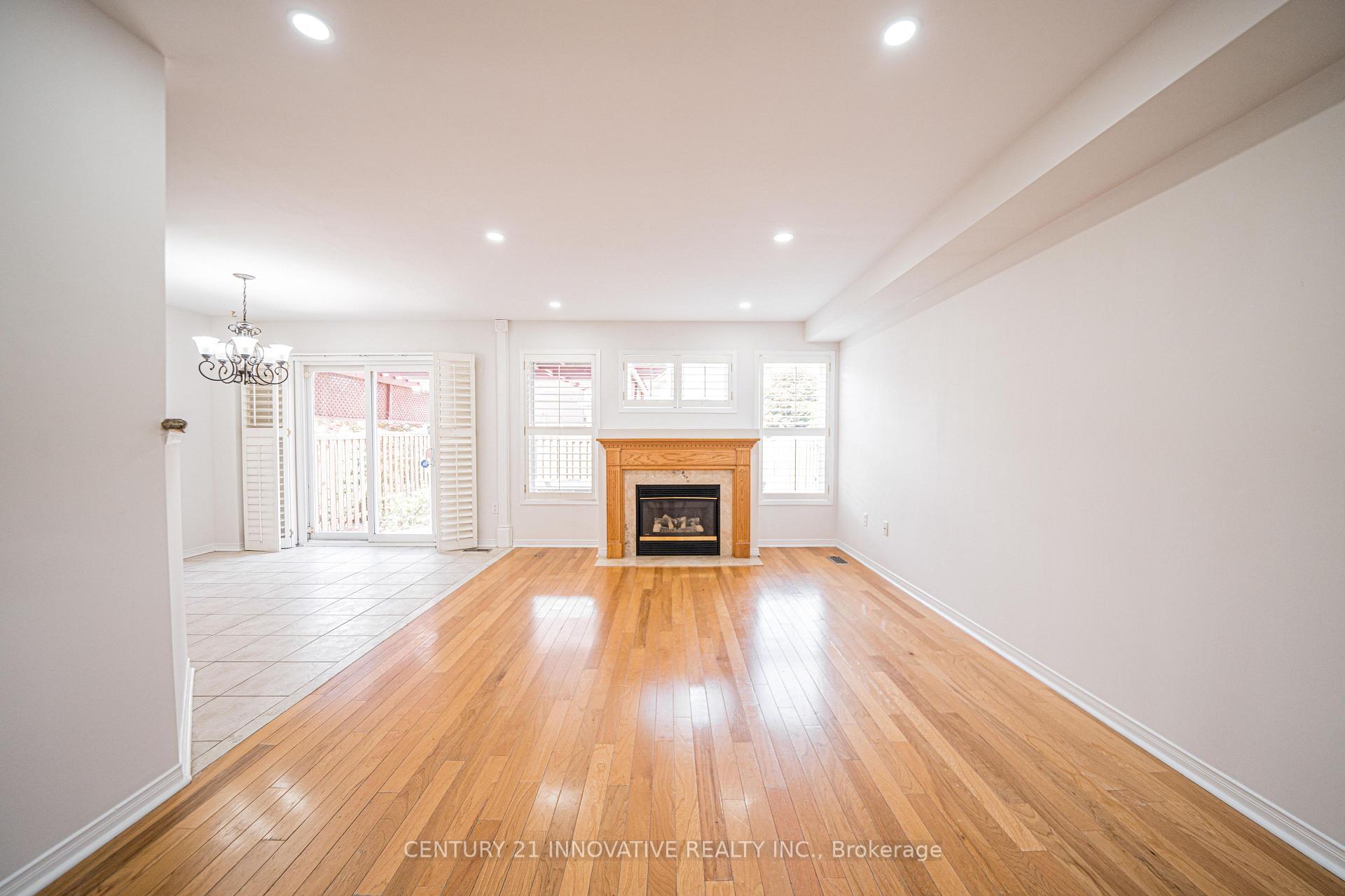 Photo 8 of 117 Raintree Crescent, Richmond Hill, Oak Ridges — HOMEH