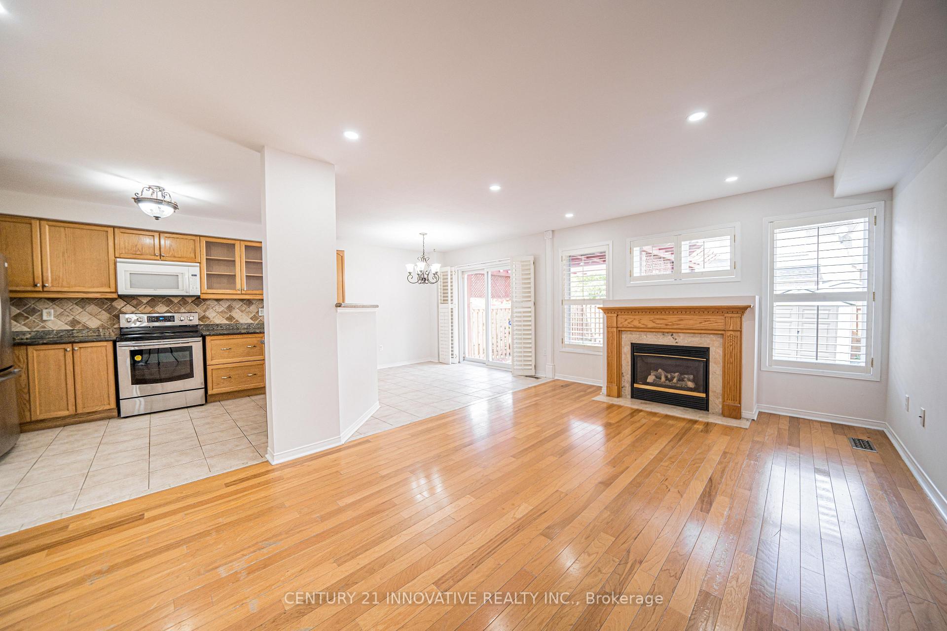 Photo 9 of 117 Raintree Crescent, Richmond Hill, Oak Ridges — HOMEH