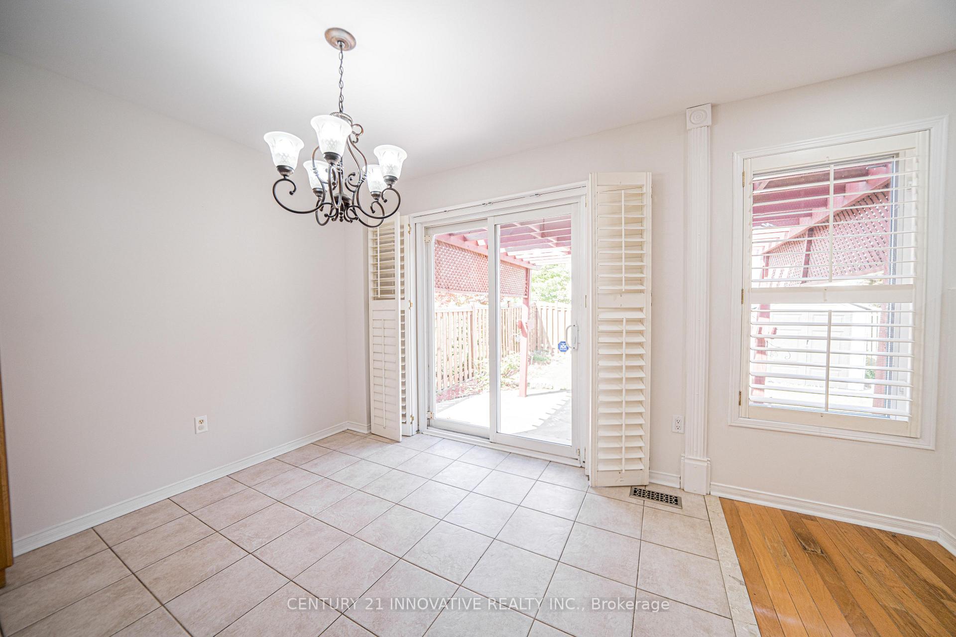 Photo 12 of 117 Raintree Crescent, Richmond Hill, Oak Ridges — HOMEH