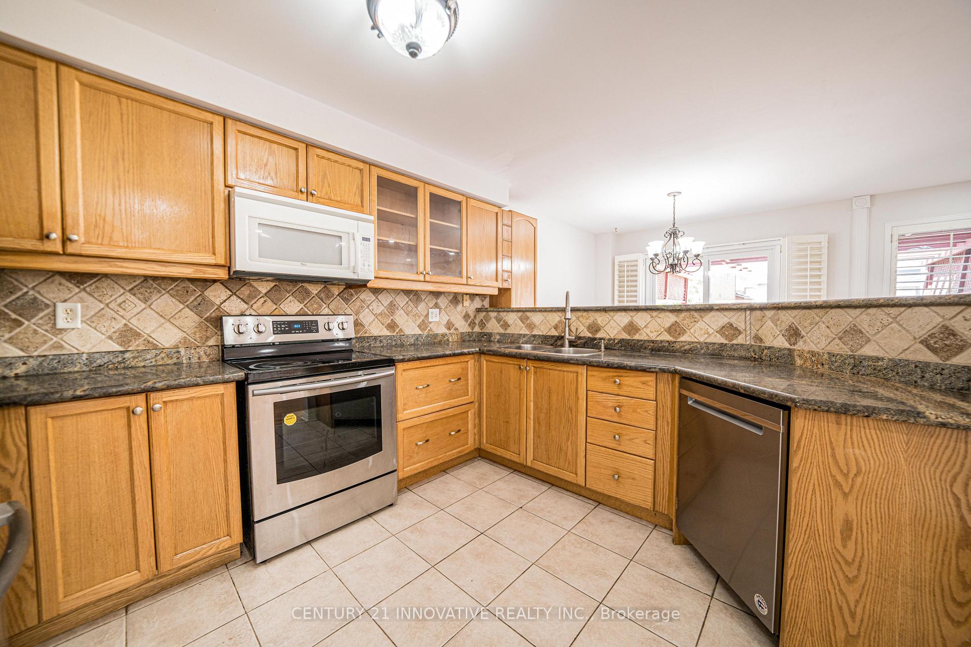 Photo 13 of 117 Raintree Crescent, Richmond Hill, Oak Ridges — HOMEH