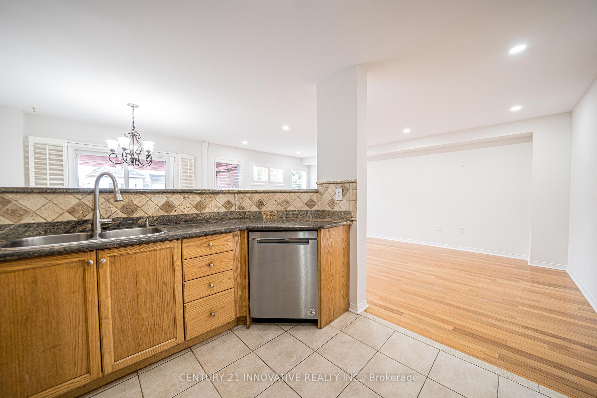 Photo 14 of 117 Raintree Crescent, Richmond Hill, Oak Ridges — HOMEH