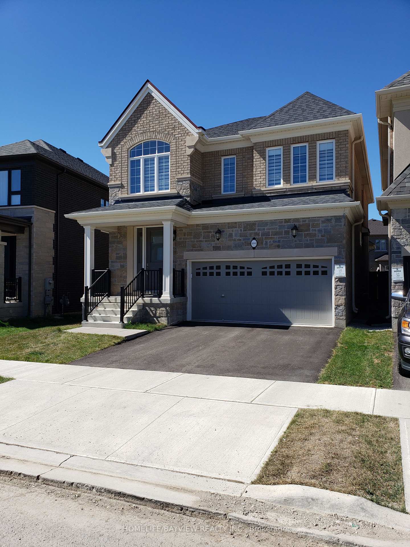 Photo 1 of 4169 Hillsborough Crescent, Oakville, Glenorchy — HOMEH
