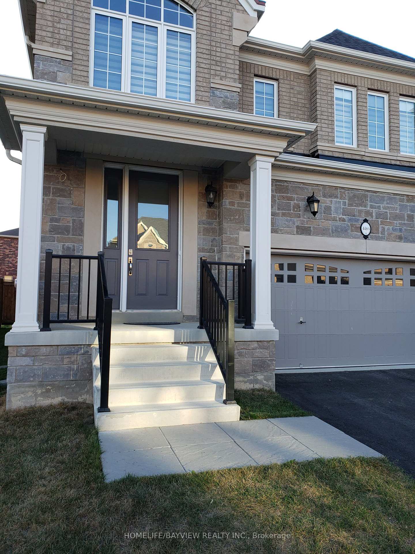 Photo 3 of 4169 Hillsborough Crescent, Oakville, Glenorchy — HOMEH