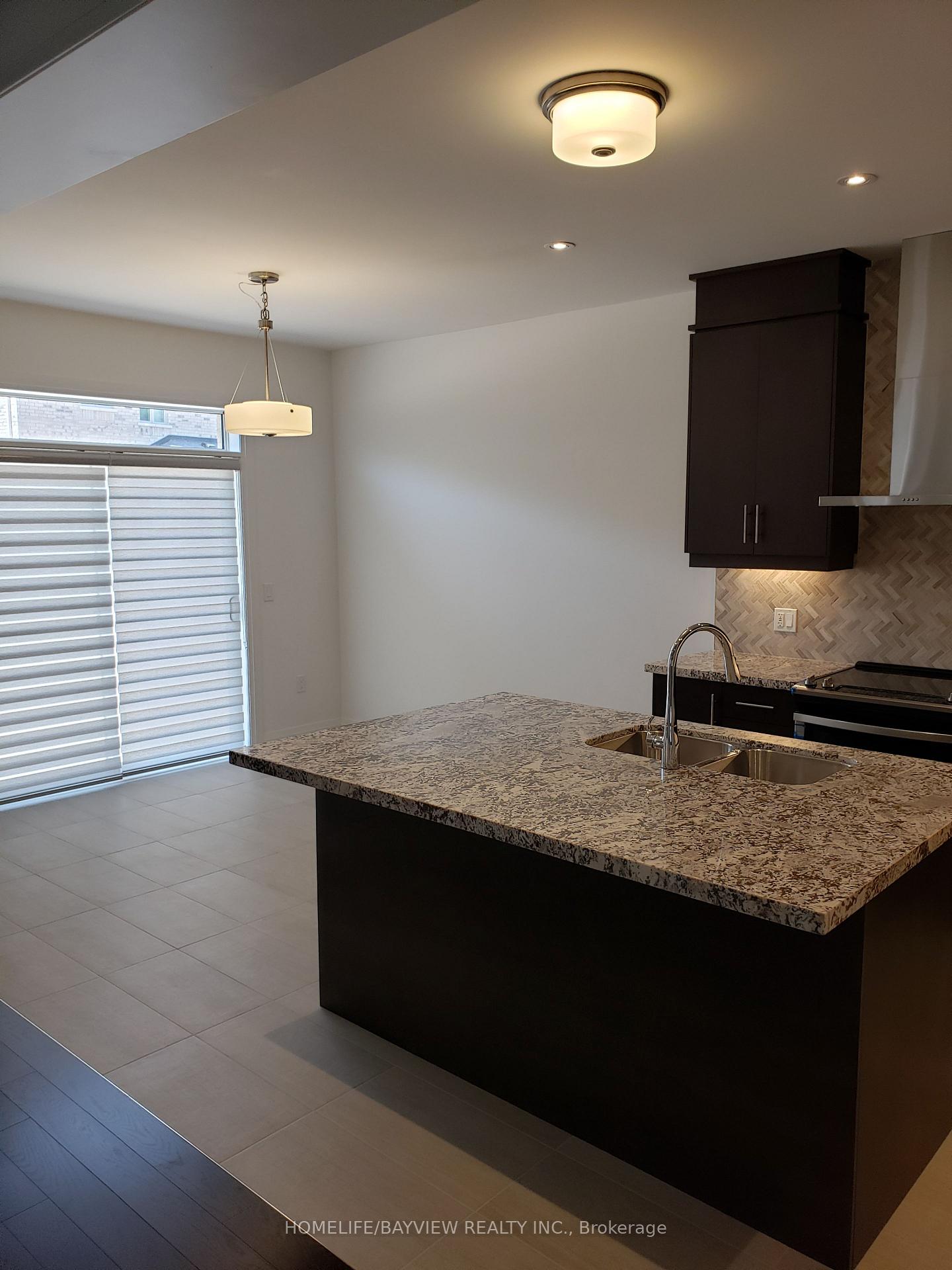 Photo 6 of 4169 Hillsborough Crescent, Oakville, Glenorchy — HOMEH