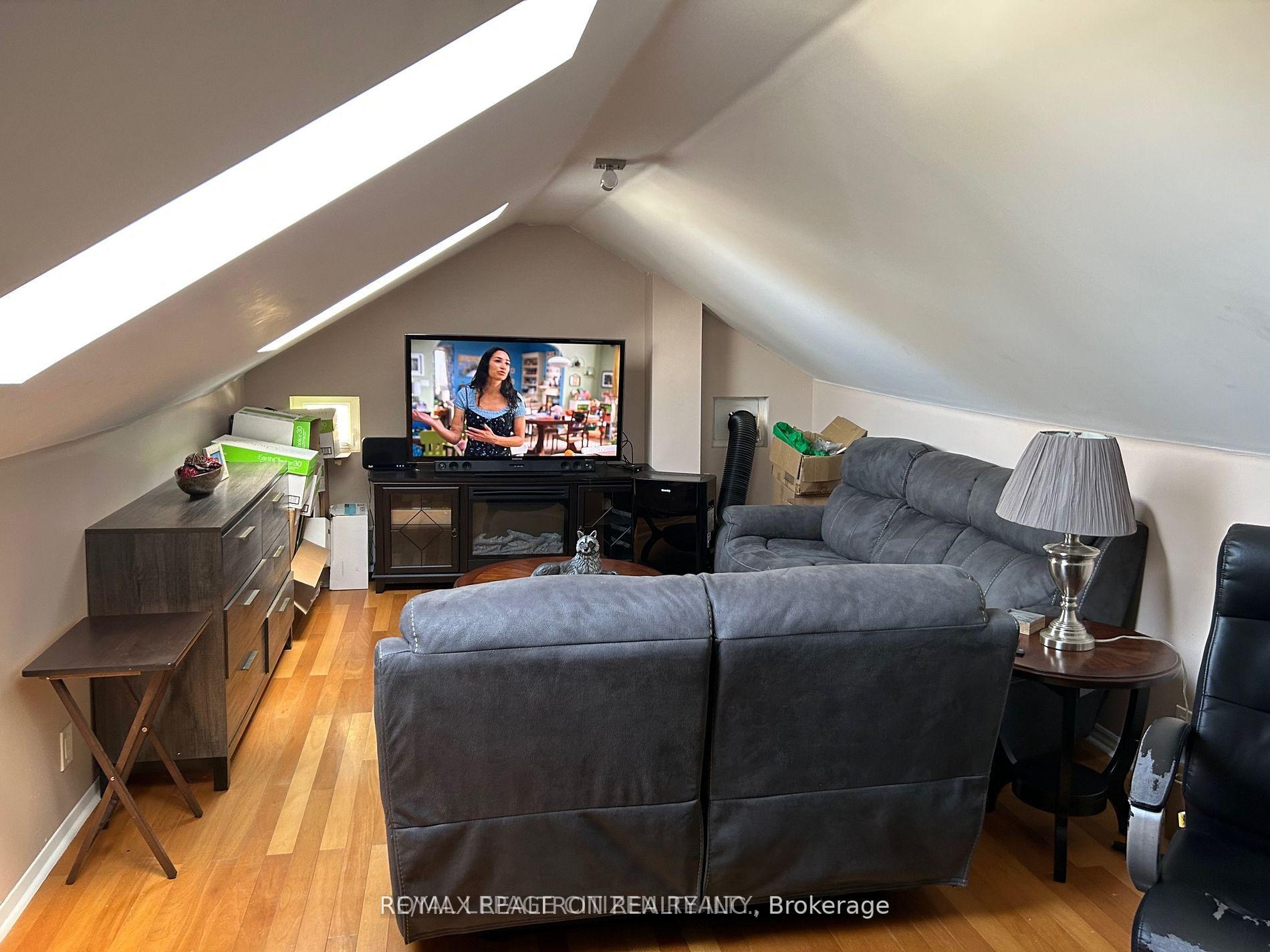 Photo 3 of 648 Gorham Street, Newmarket, Gorham-College Manor — HOMEH