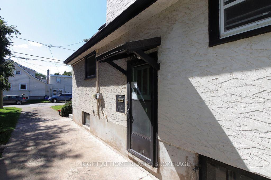 Photo 10 of 31 Stuart Avenue, St. Catharines, Downtown — HOMEH