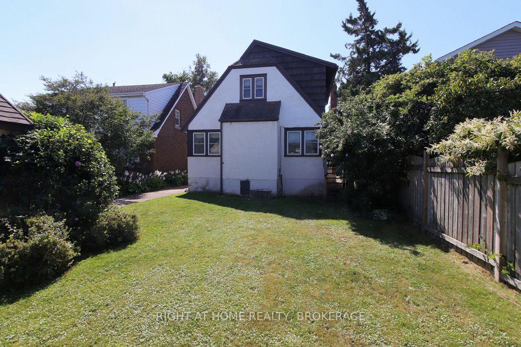 Photo 11 of 31 Stuart Avenue, St. Catharines, Downtown — HOMEH