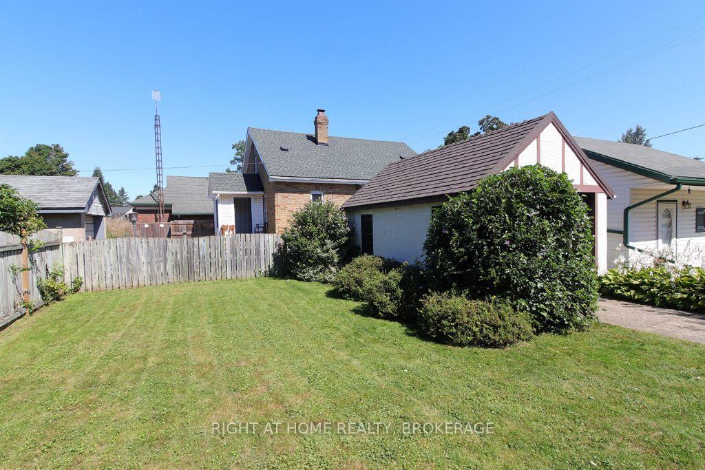 Photo 12 of 31 Stuart Avenue, St. Catharines, Downtown — HOMEH