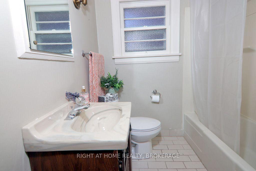 Photo 29 of 31 Stuart Avenue, St. Catharines, Downtown — HOMEH