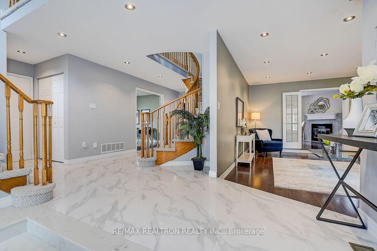 Photo 3 of 233 Brimson Drive, Newmarket, Glenway Estates — HOMEH