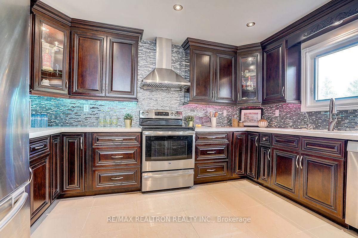 Photo 13 of 233 Brimson Drive, Newmarket, Glenway Estates — HOMEH