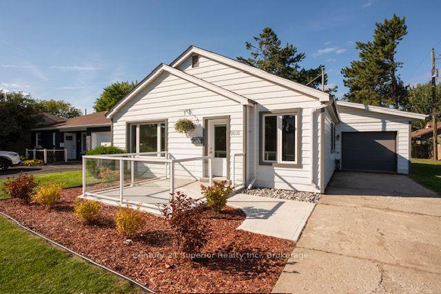 Photo 1 of 2011 Murray Avenue, Thunder Bay, Hyde Park — HOMEH