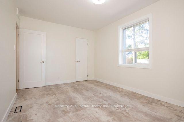 Photo 14 of 2011 Murray Avenue, Thunder Bay, Hyde Park — HOMEH