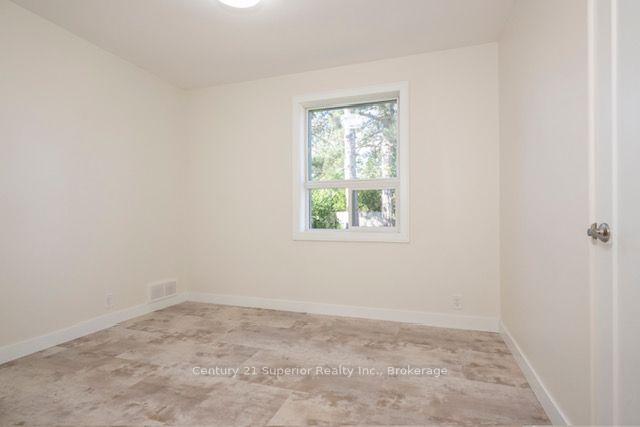 Photo 15 of 2011 Murray Avenue, Thunder Bay, Hyde Park — HOMEH