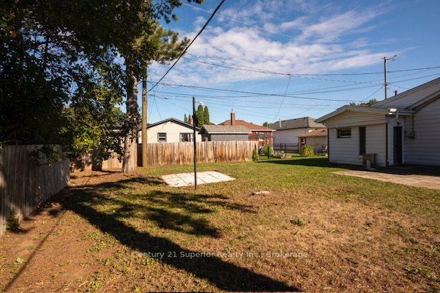 Photo 23 of 2011 Murray Avenue, Thunder Bay, Hyde Park — HOMEH