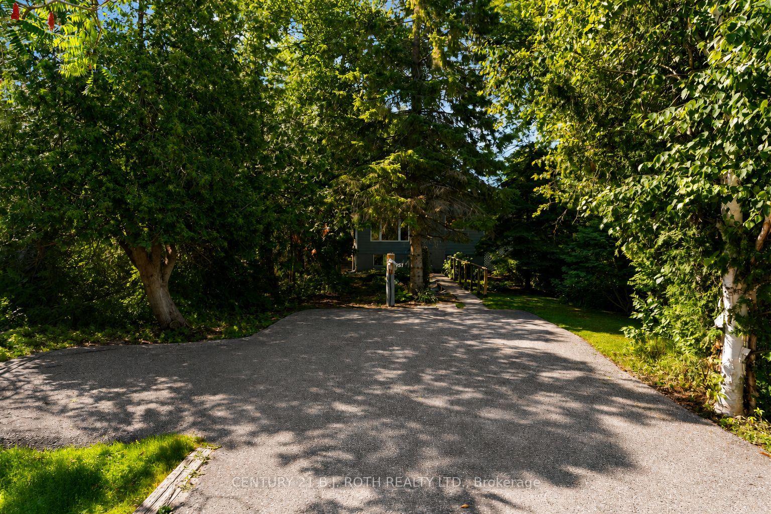 Photo 2 of 957 7th Line, Innisfil, Alcona — HOMEH