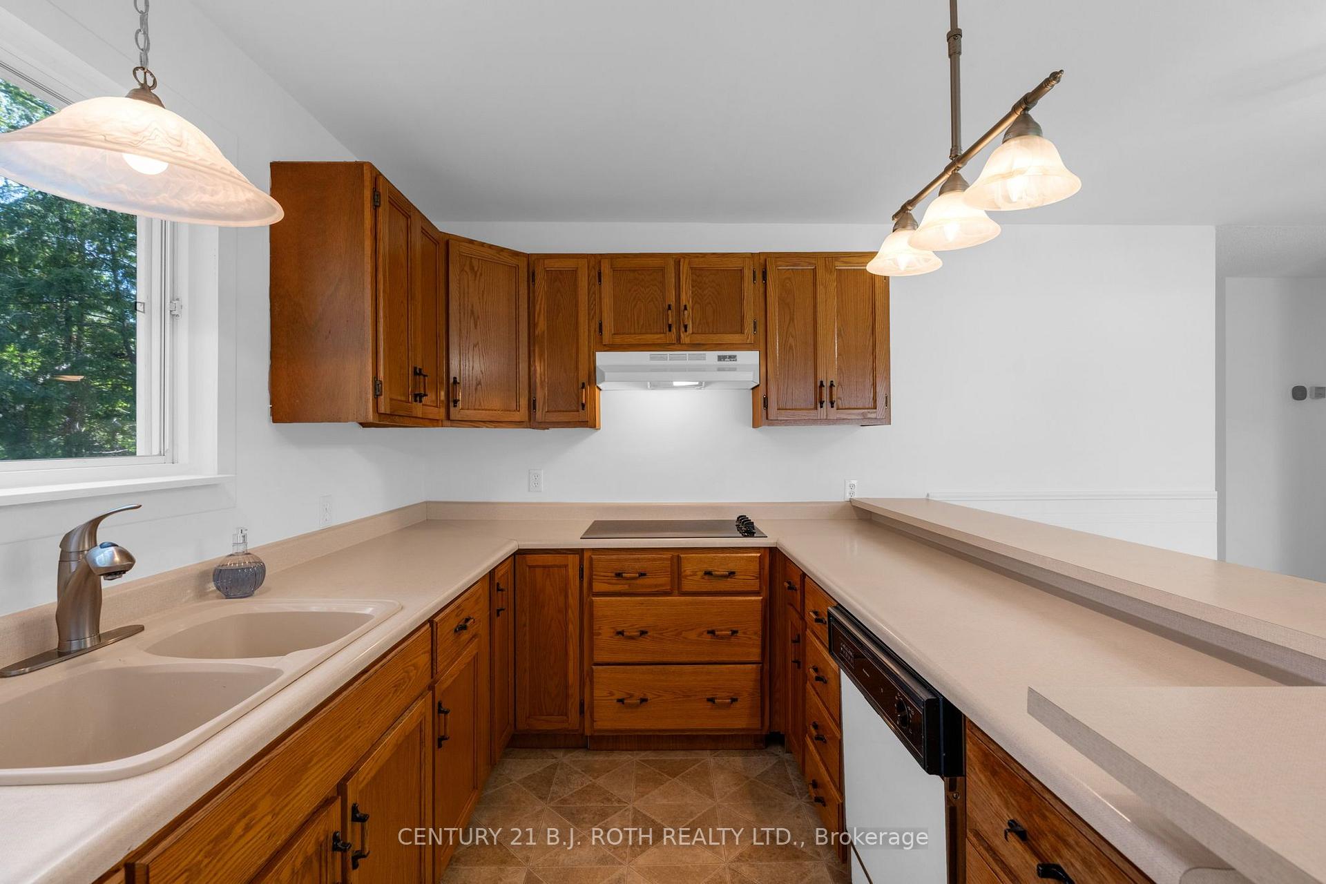Photo 10 of 957 7th Line, Innisfil, Alcona — HOMEH