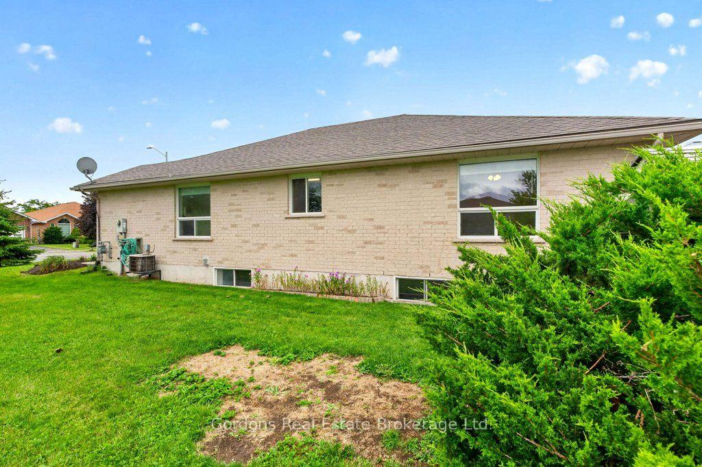 Photo 7 of 66 Spruce Gardens, Belleville, Belleville Ward — HOMEH