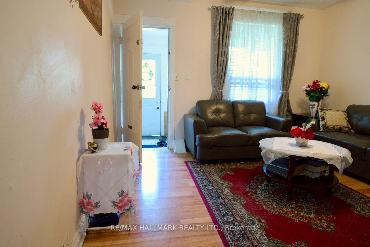 Photo 3 of 47 Dentonia Park Avenue, Toronto, Crescent Town — HOMEH