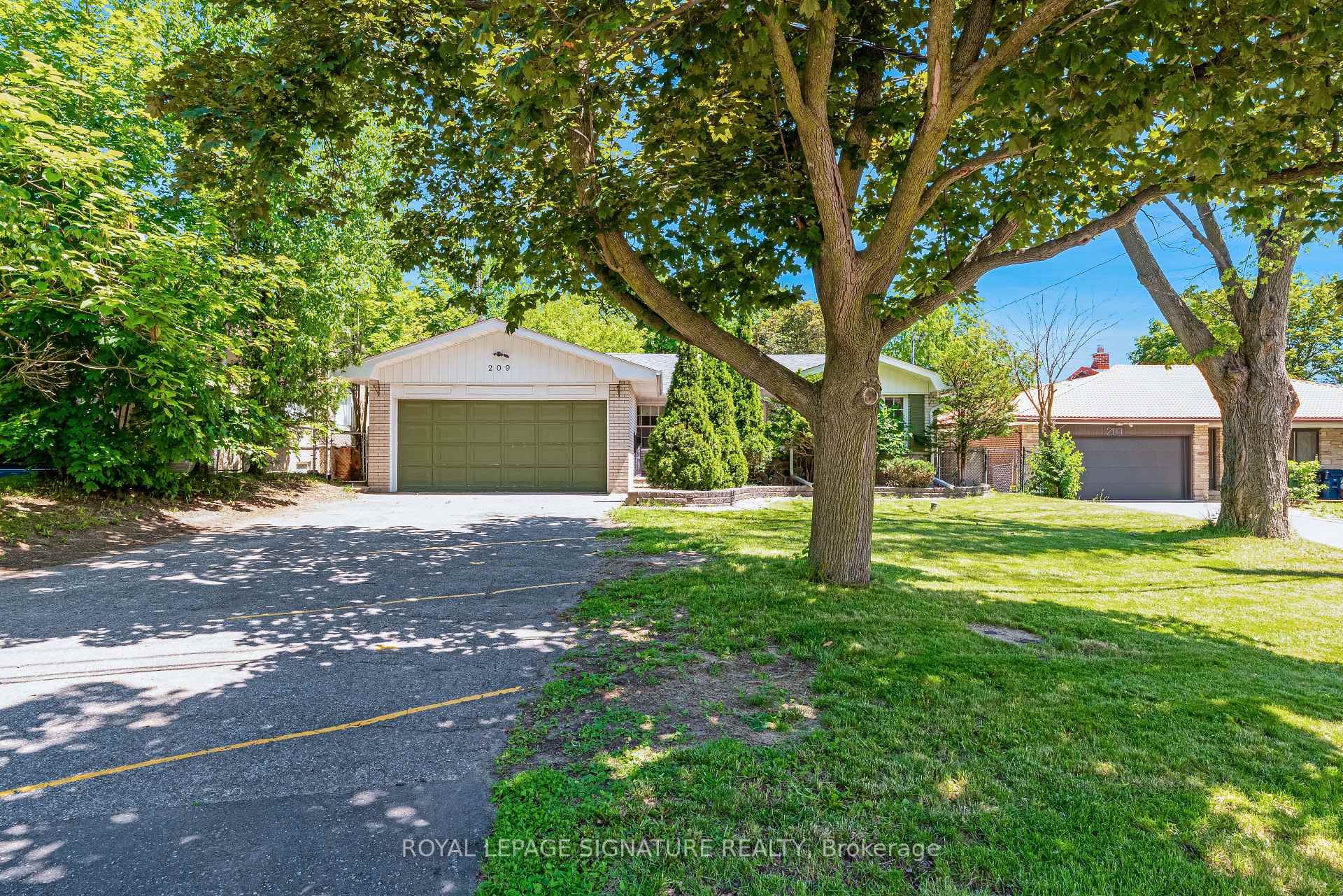 Photo 7 of 209 Burbank Drive, North York, Bayview Village — HOMEH