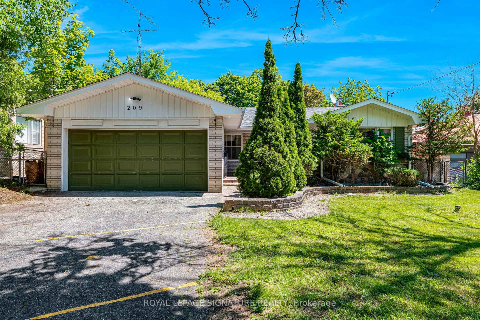 Photo 8 of 209 Burbank Drive, North York, Bayview Village — HOMEH
