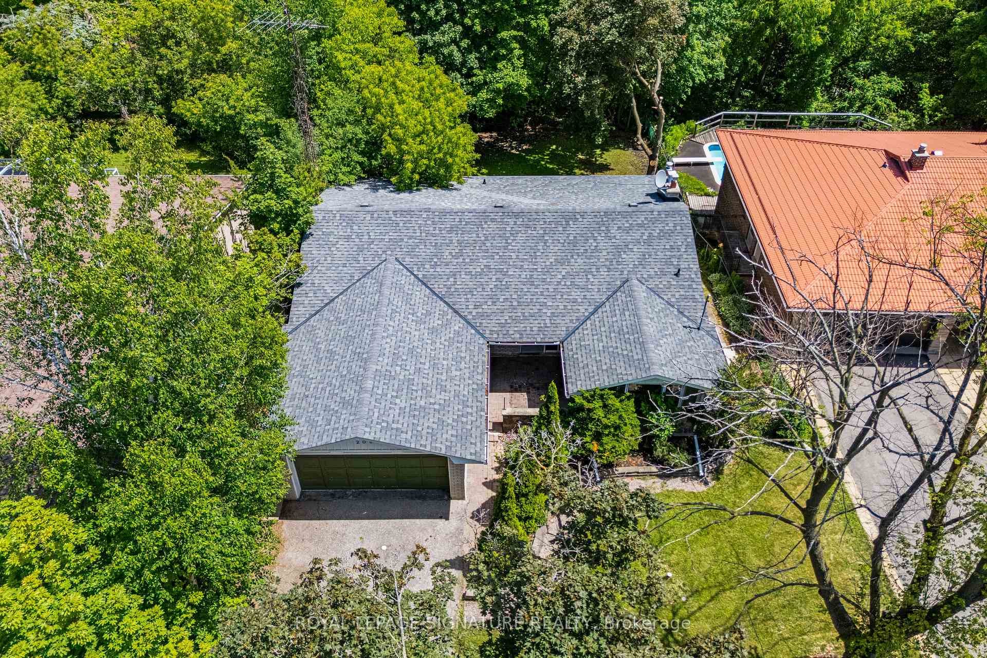 Photo 10 of 209 Burbank Drive, North York, Bayview Village — HOMEH