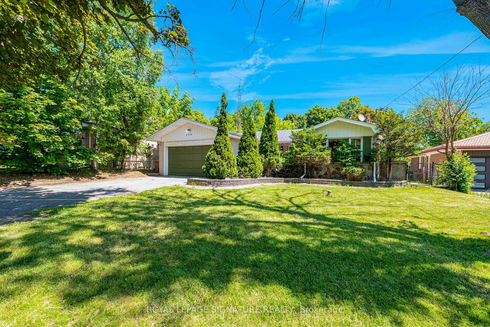 Photo 11 of 209 Burbank Drive, North York, Bayview Village — HOMEH