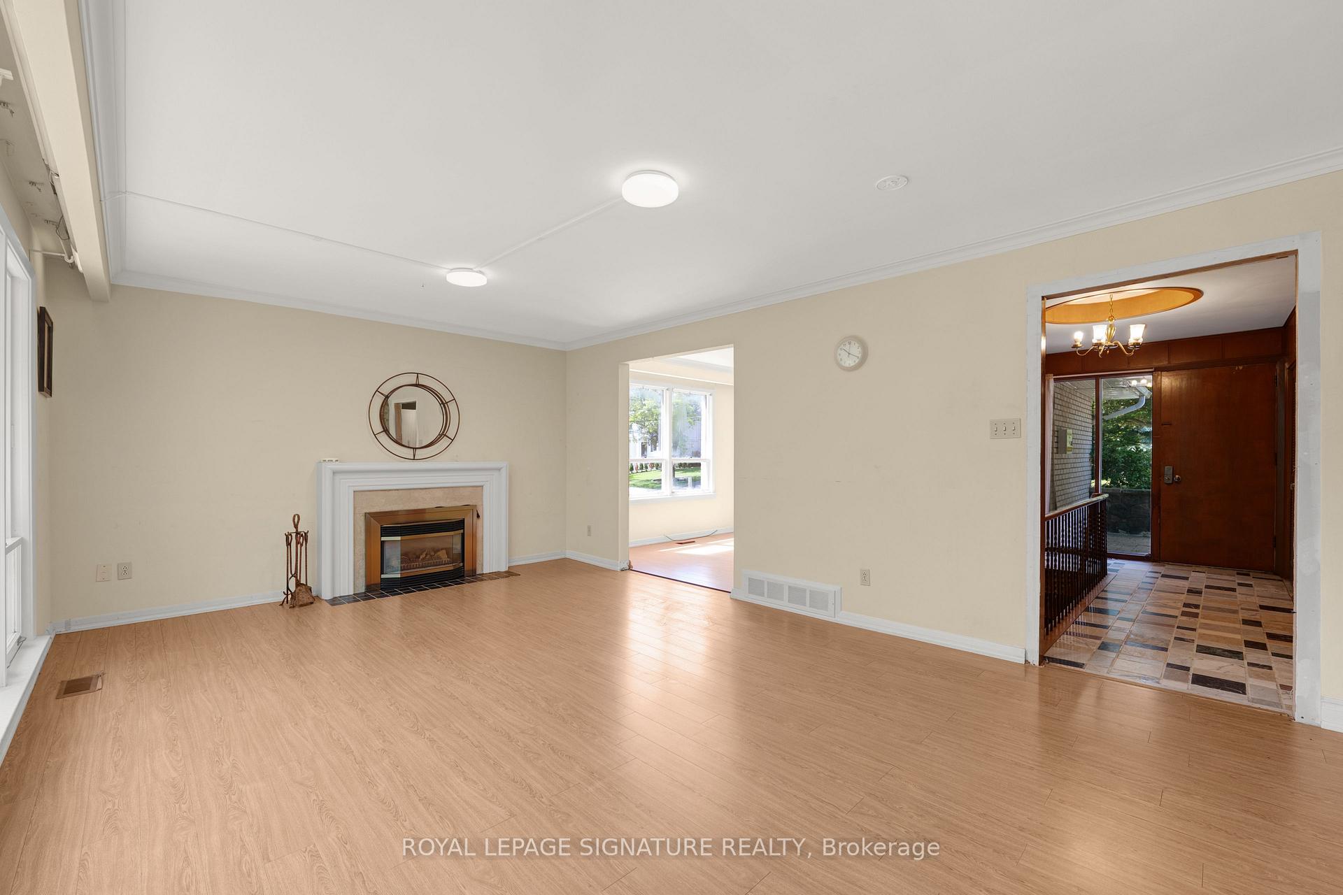 Photo 13 of 209 Burbank Drive, North York, Bayview Village — HOMEH