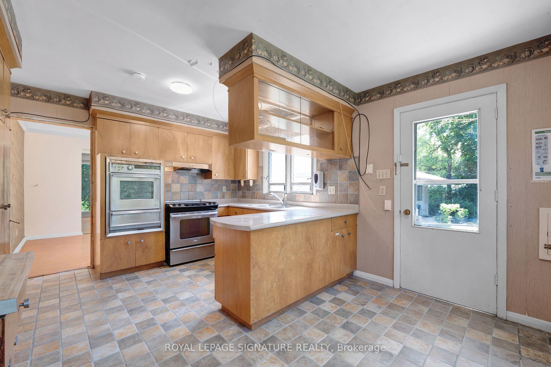 Photo 16 of 209 Burbank Drive, North York, Bayview Village — HOMEH