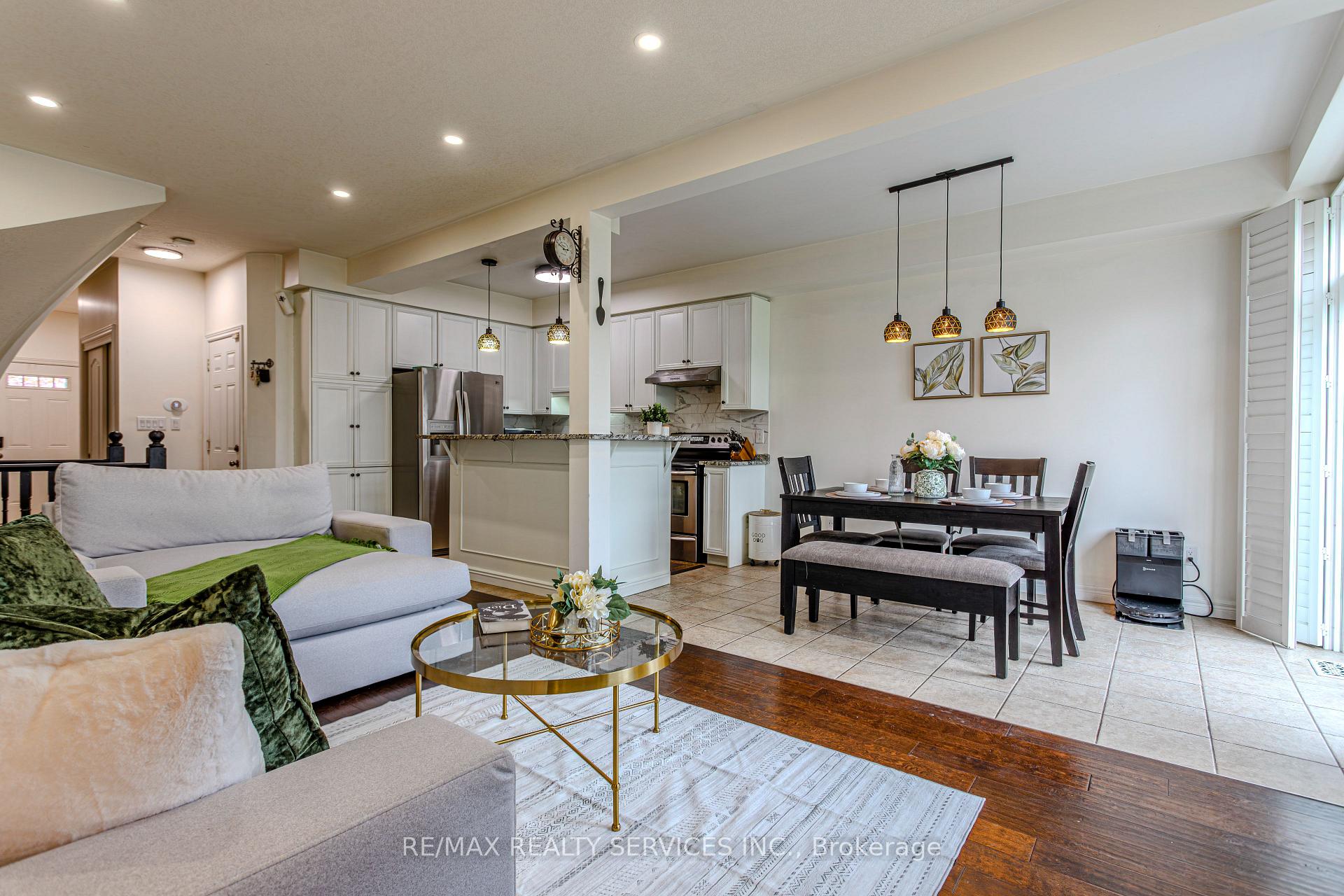 Photo 9 of 49 Marina Point Crescent N, Hamilton, Stoney Creek — HOMEH