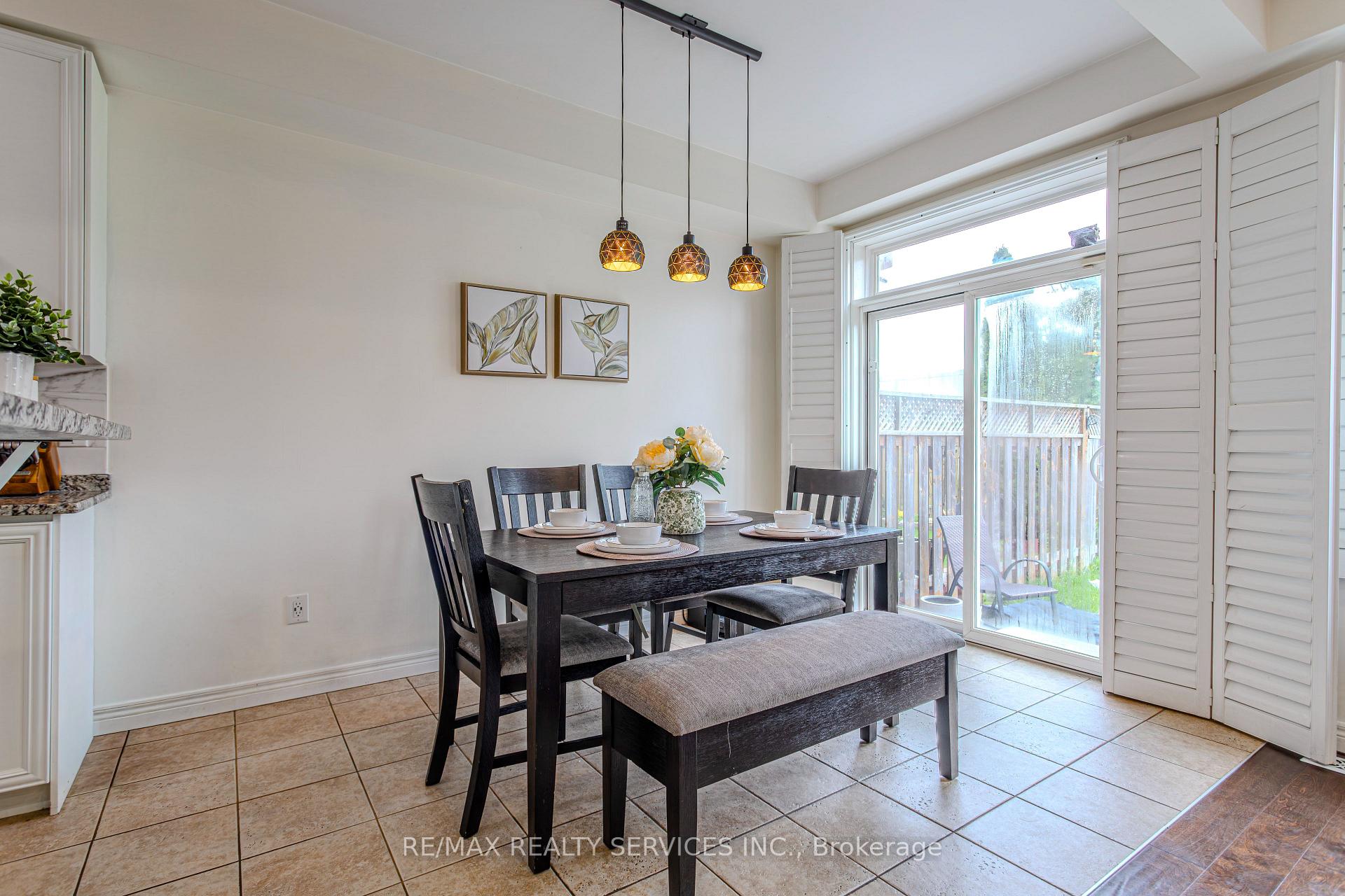 Photo 10 of 49 Marina Point Crescent N, Hamilton, Stoney Creek — HOMEH