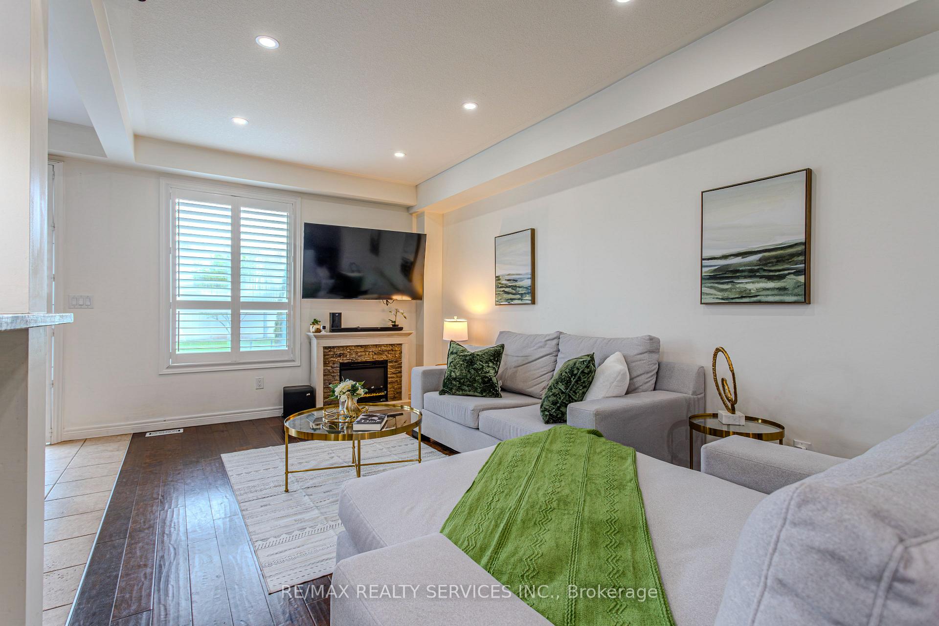 Photo 16 of 49 Marina Point Crescent N, Hamilton, Stoney Creek — HOMEH