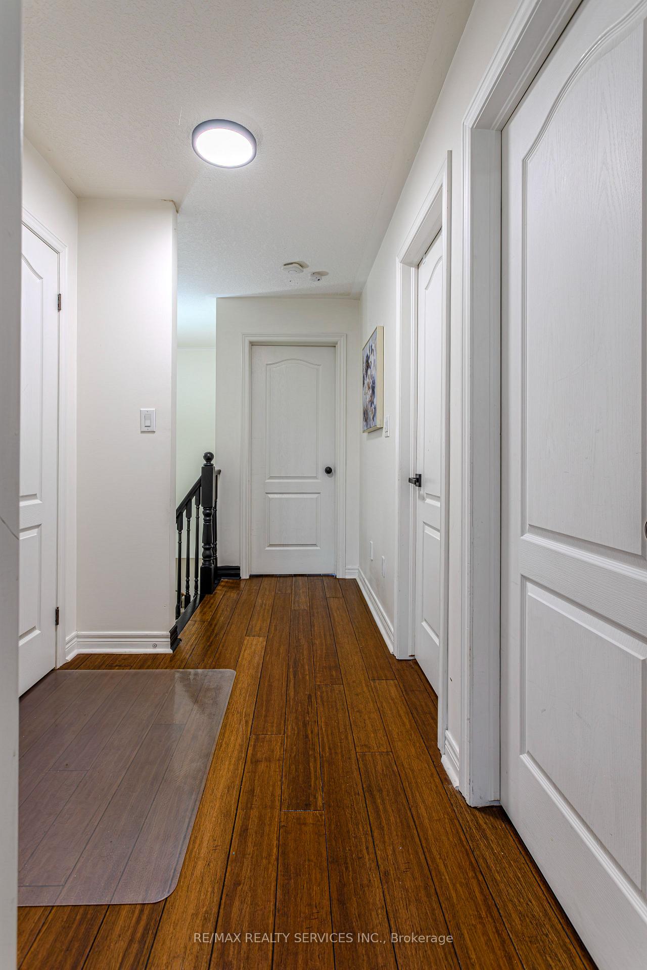 Photo 18 of 49 Marina Point Crescent N, Hamilton, Stoney Creek — HOMEH