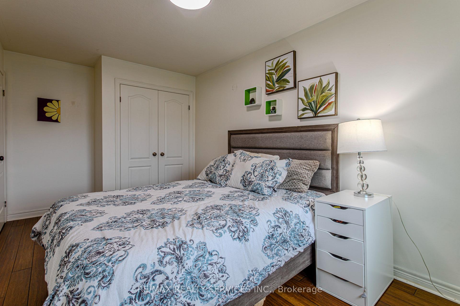 Photo 23 of 49 Marina Point Crescent N, Hamilton, Stoney Creek — HOMEH