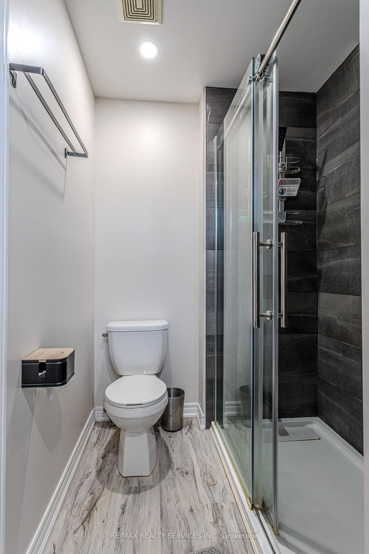 Photo 30 of 49 Marina Point Crescent N, Hamilton, Stoney Creek — HOMEH