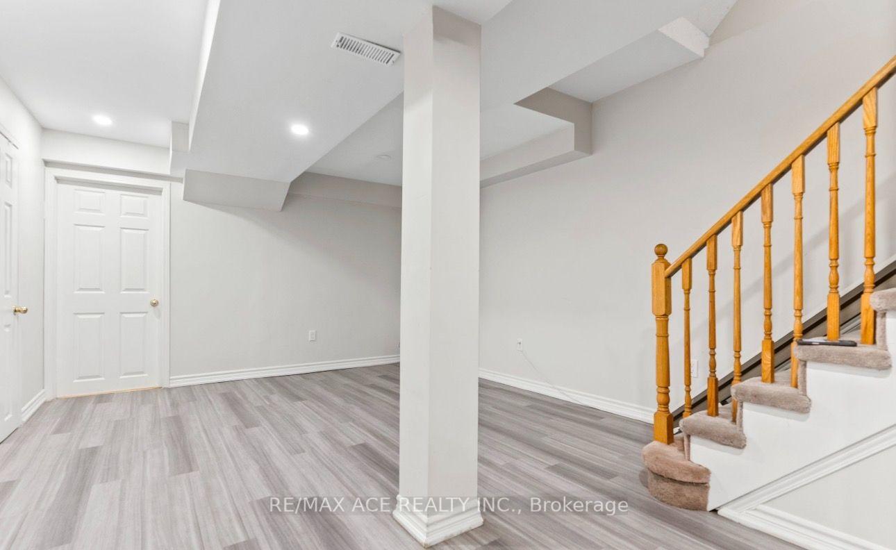 Photo 4 of Unit Bsmt, 106 Tara Crescent, Markham, Cedarwood — HOMEH
