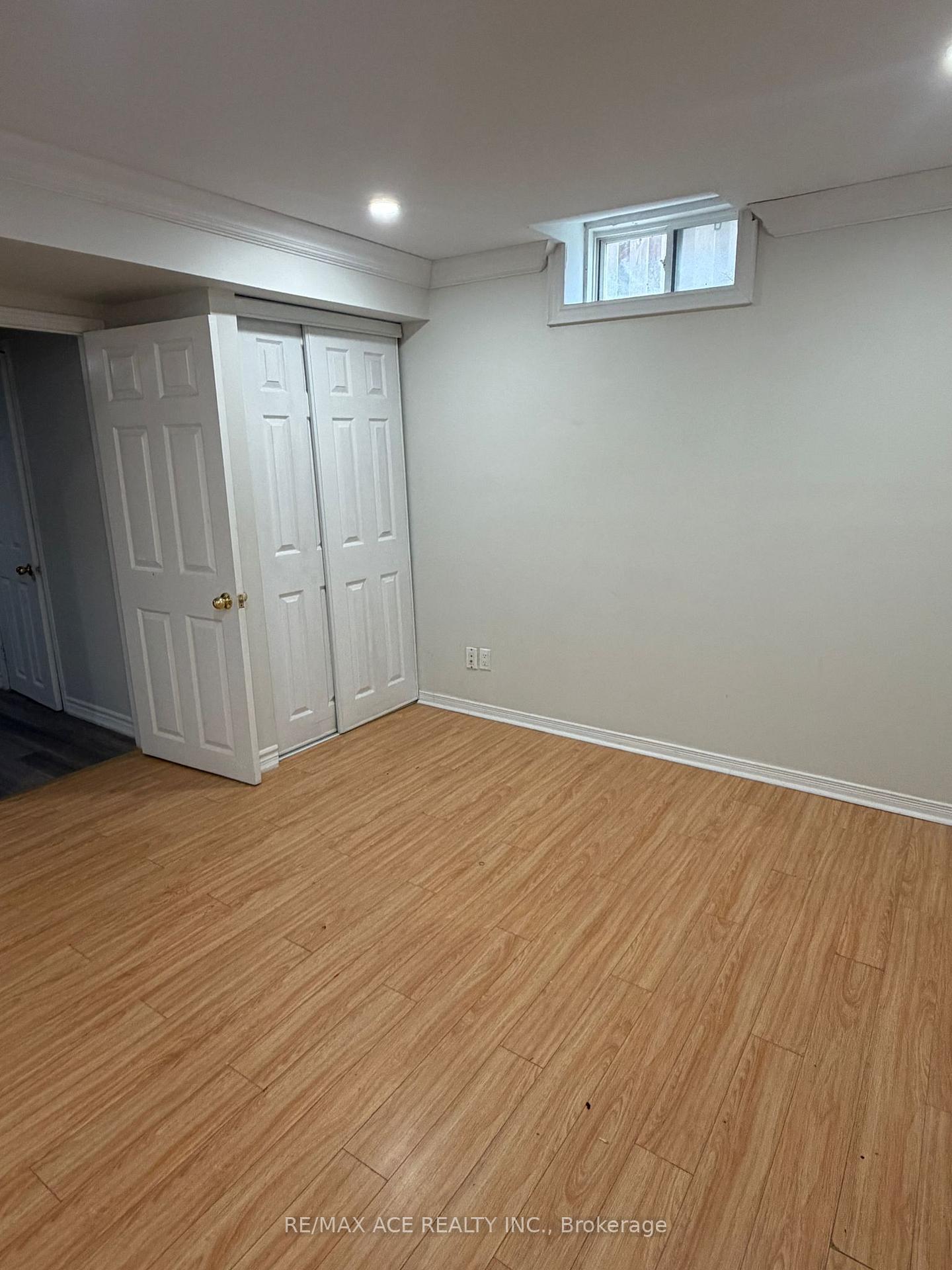 Photo 7 of Unit Bsmt, 106 Tara Crescent, Markham, Cedarwood — HOMEH