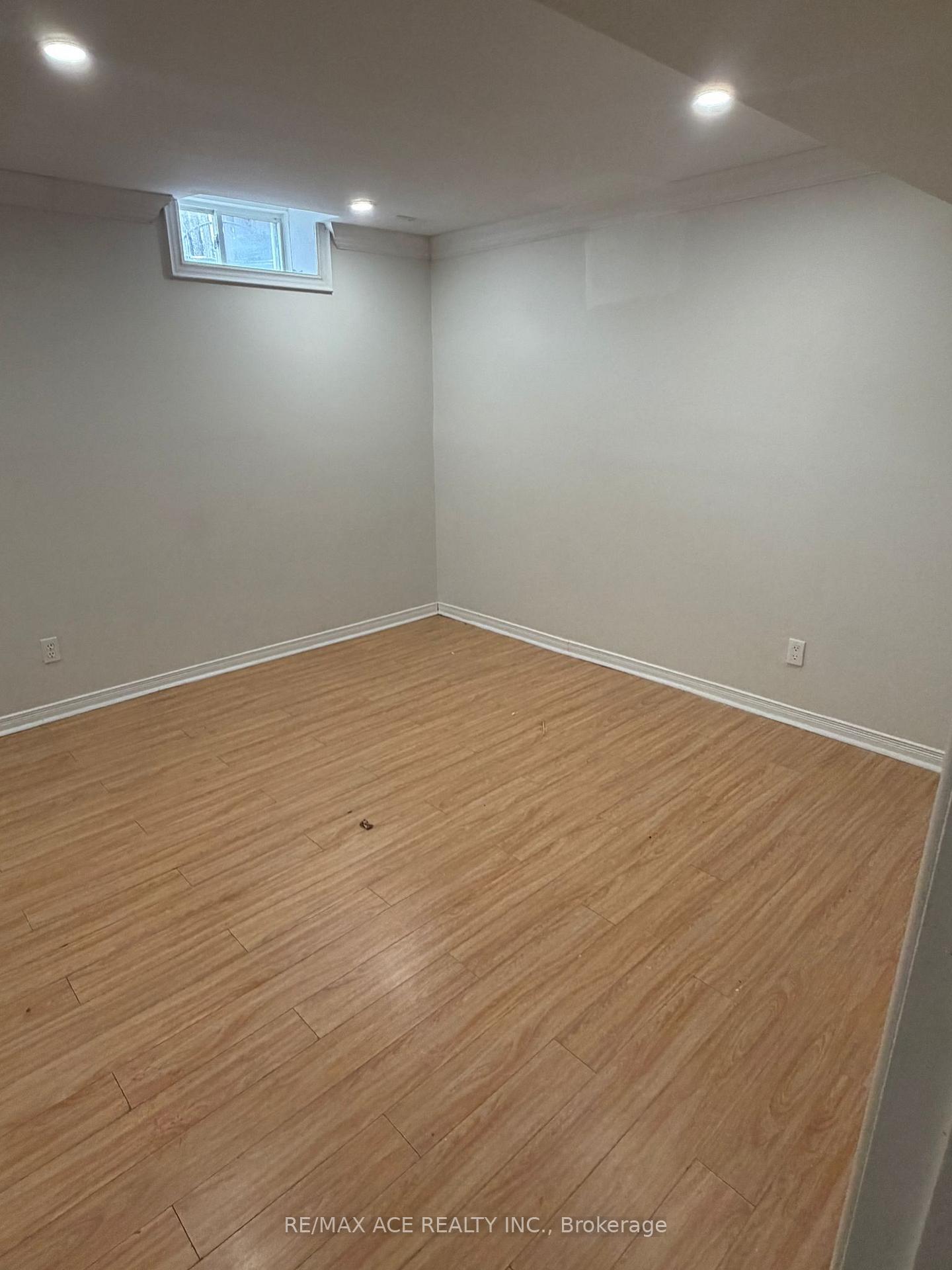 Photo 8 of Unit Bsmt, 106 Tara Crescent, Markham, Cedarwood — HOMEH