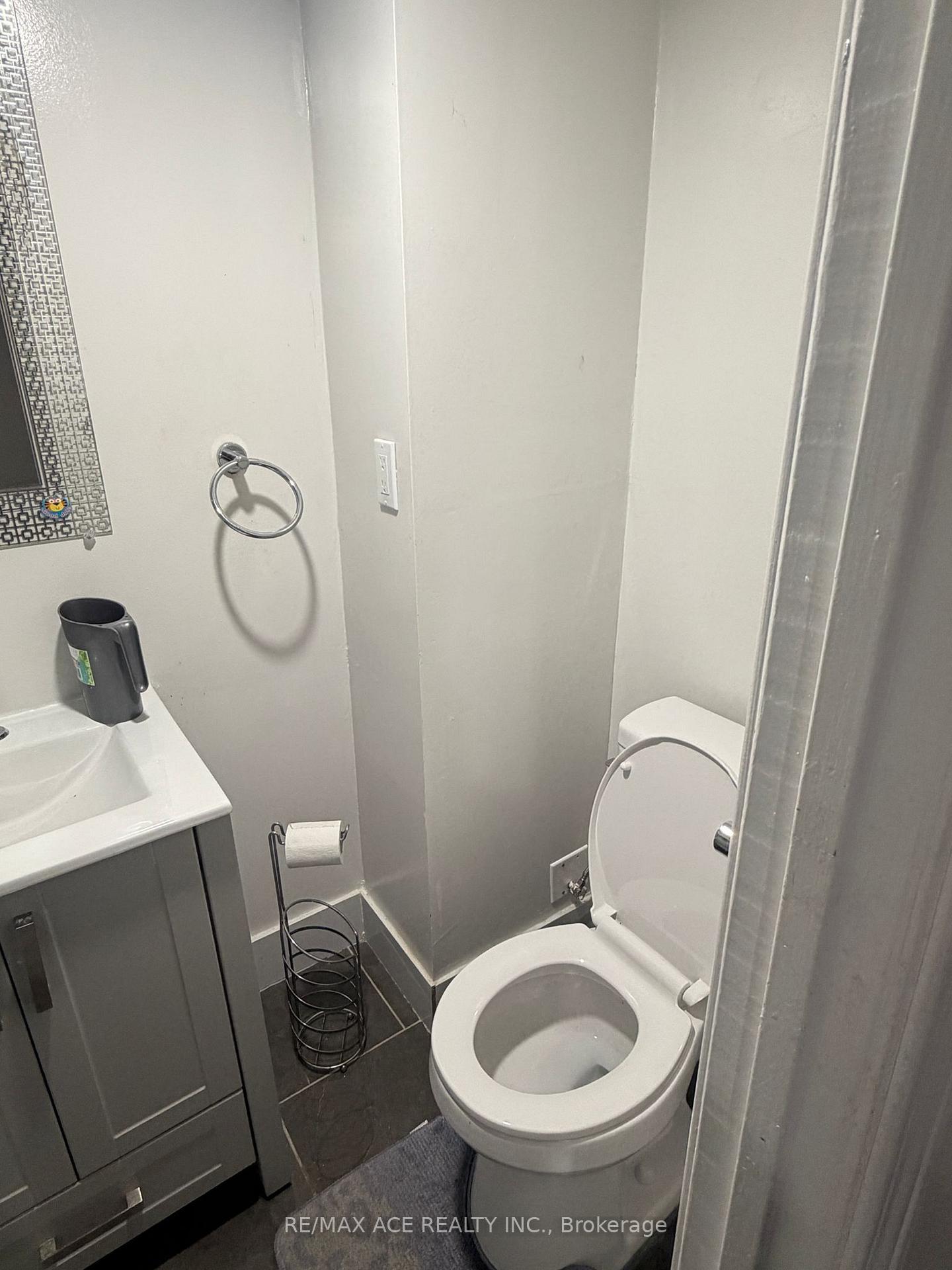 Photo 10 of Unit Bsmt, 106 Tara Crescent, Markham, Cedarwood — HOMEH