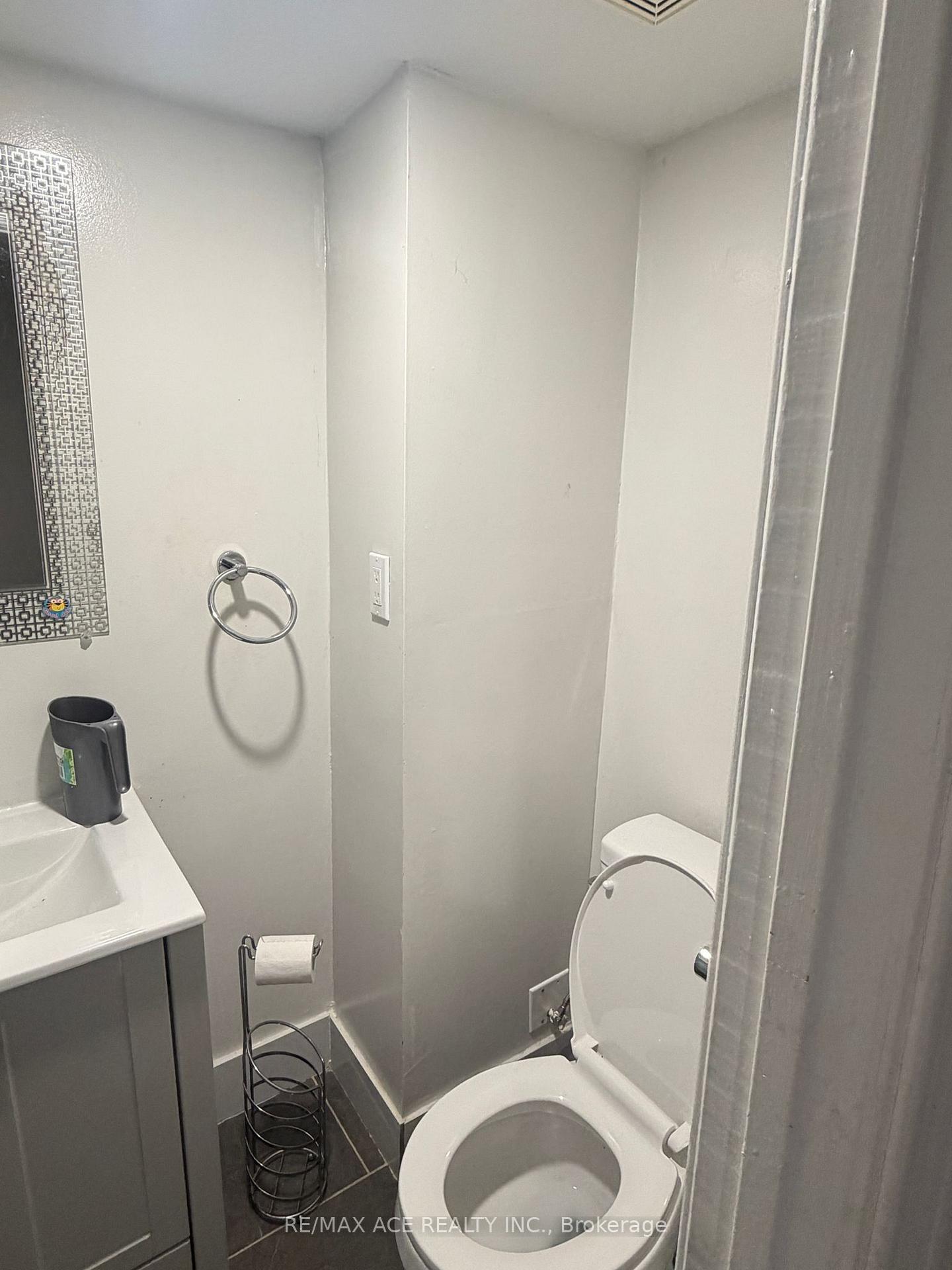 Photo 11 of Unit Bsmt, 106 Tara Crescent, Markham, Cedarwood — HOMEH
