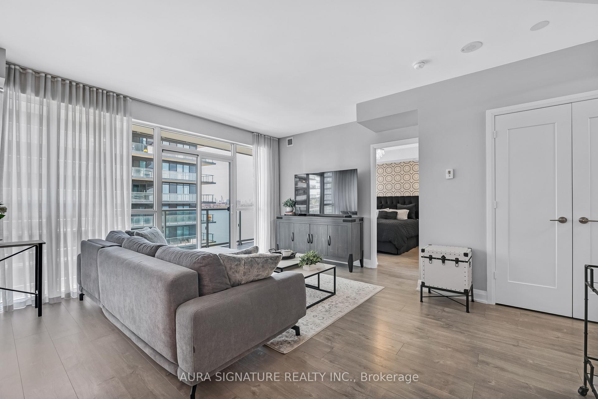 Photo 3 of Unit 901, 110 Marine Parade Drive, Etobicoke, Mimico — HOMEH