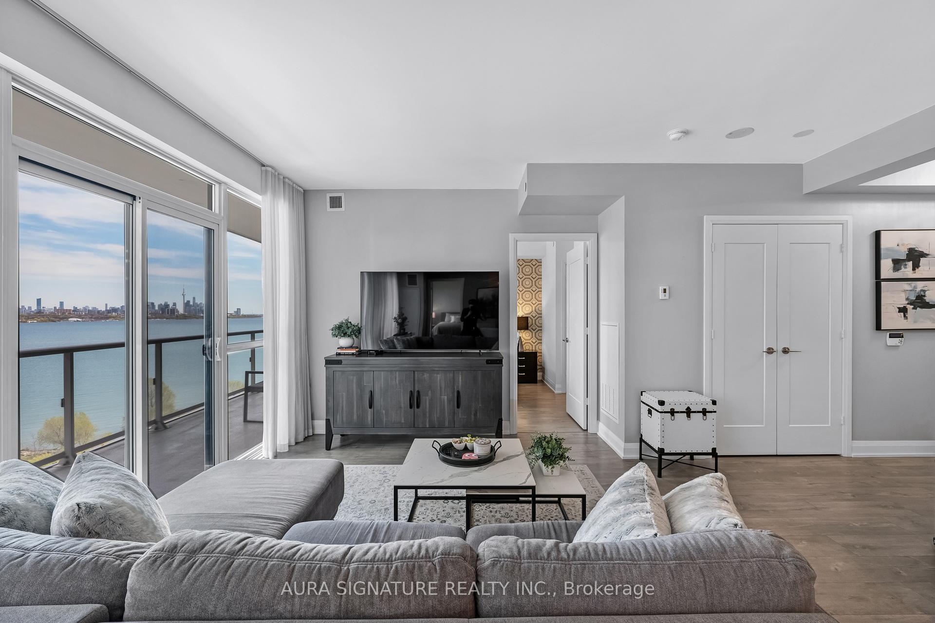 Photo 6 of Unit 901, 110 Marine Parade Drive, Etobicoke, Mimico — HOMEH