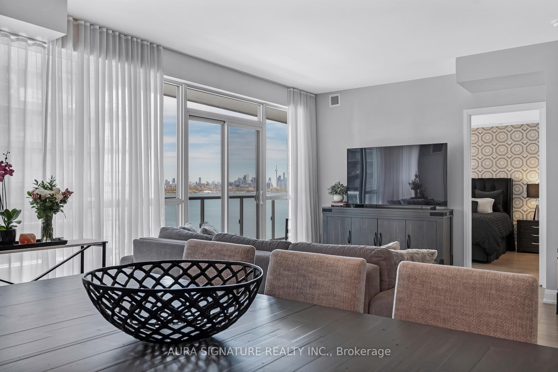 Photo 8 of Unit 901, 110 Marine Parade Drive, Etobicoke, Mimico — HOMEH